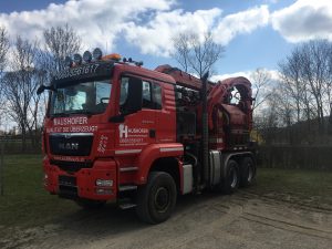 BIBER 84 LKW mit Beschriftung - Haushofer Hackschnitzelerzeugung